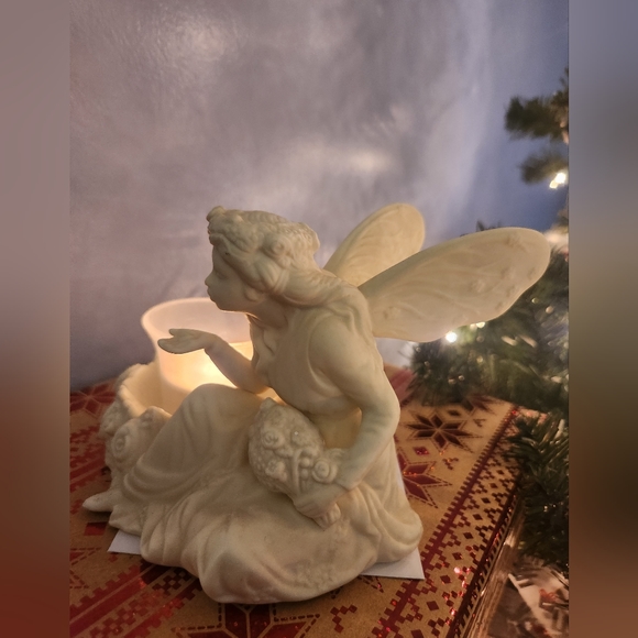 Partylite Ariana's Garden fairy Blowing Kisses P7135 with tealight candleholder - Picture 3 of 4